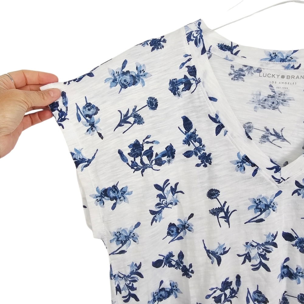 Lucky Brand White Blue Floral V-neck Cotton Blend T-shirt NWT - Picture 5 of 9